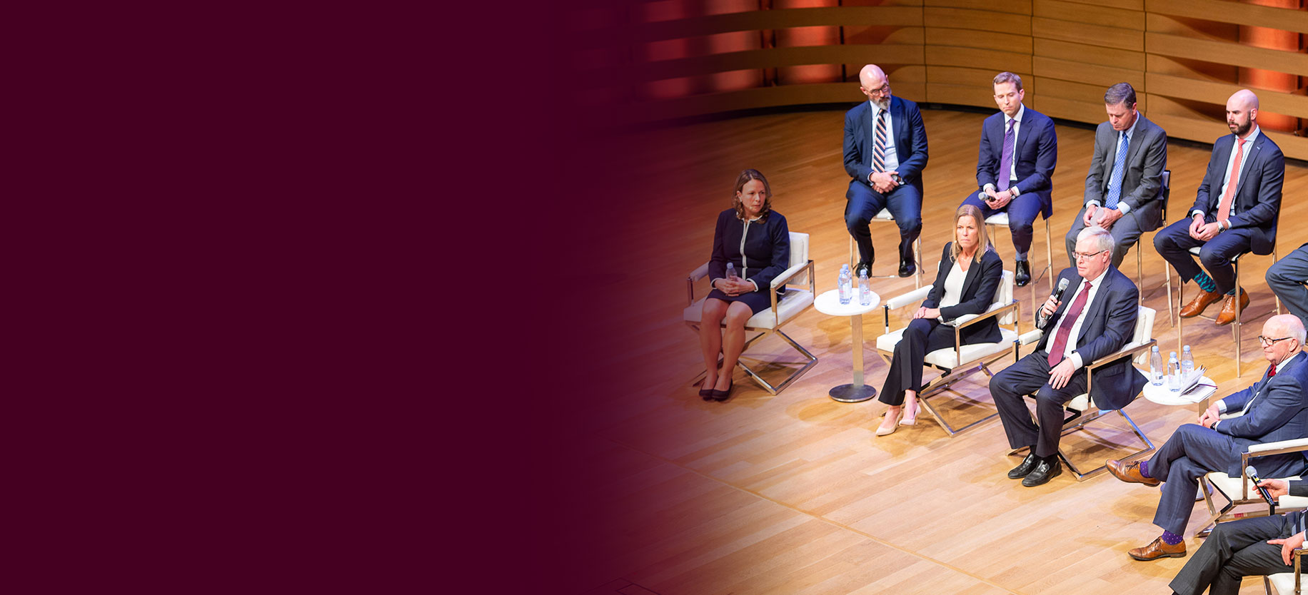 Des membres de l’équipe des placements de Burgundy sur scène lors du Forum Burgundy annuel