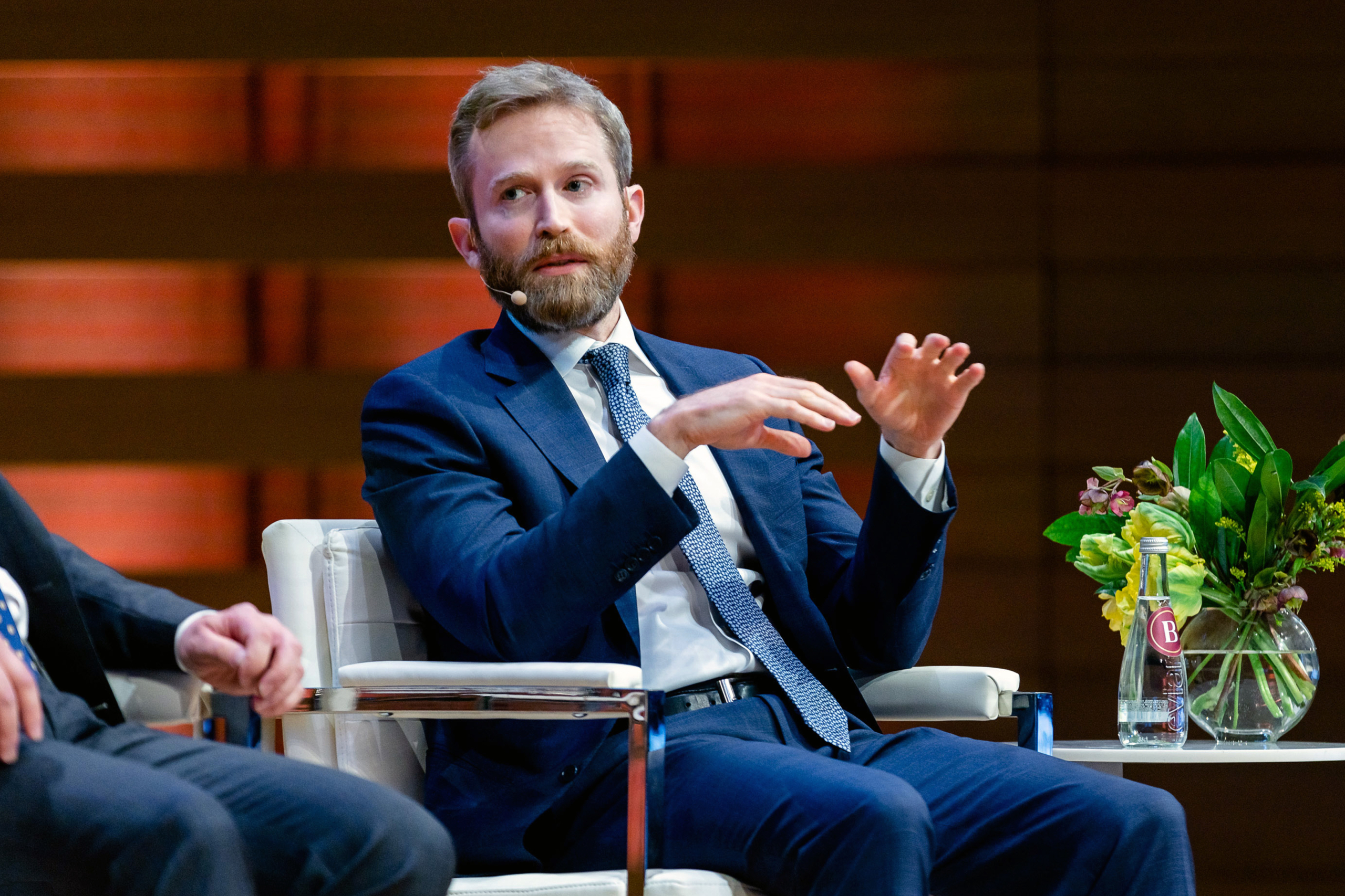Doug Winslow prenant la parole lors du Forum Burgundy