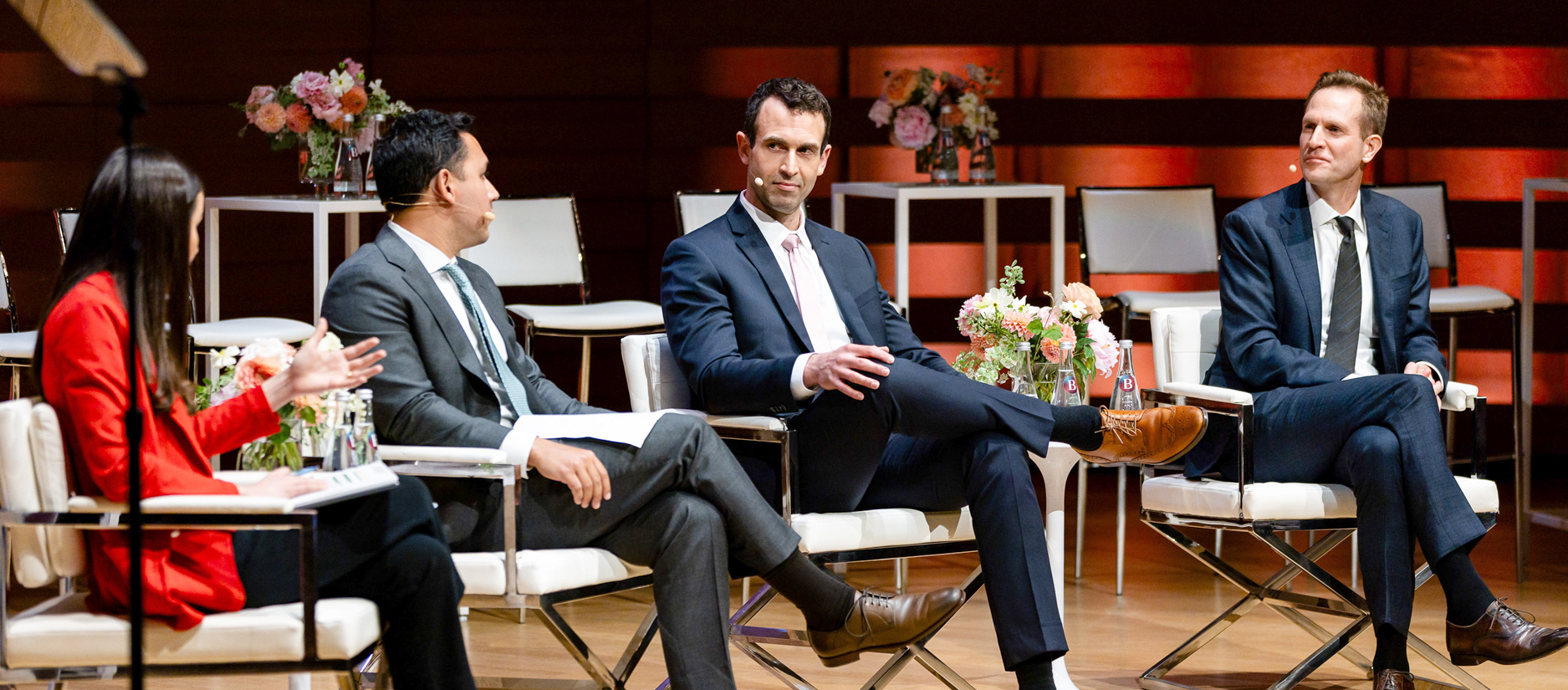 Roz McLean, Andrew Iu, Matthew O'Meara et Mike Elkins lors du Forum Burgundy