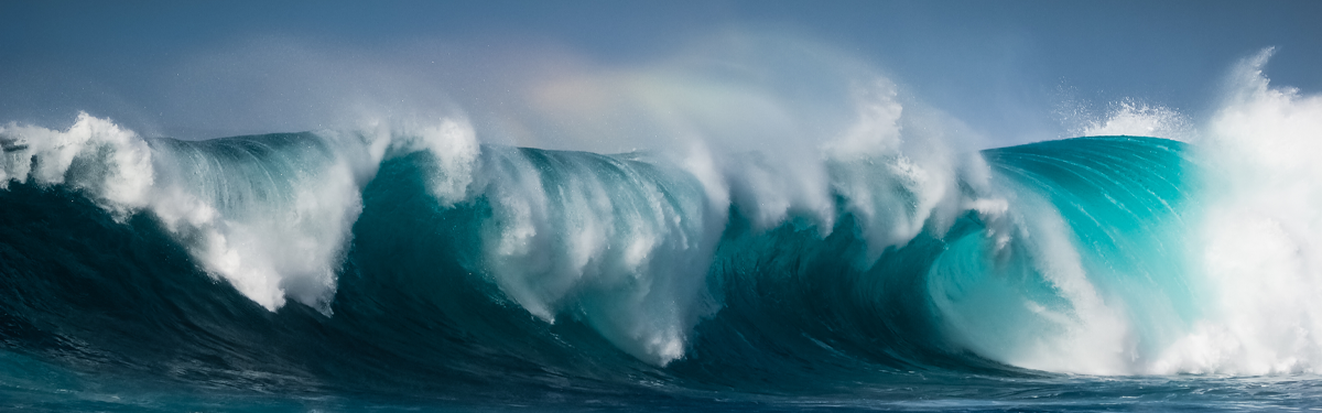 Ocean waves crashing