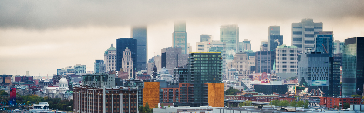 L’horizon de Montréal dans les nuages